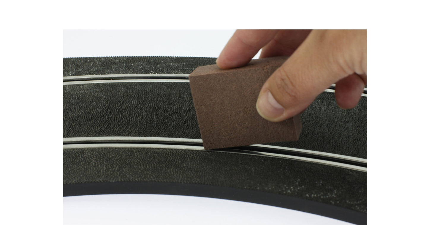 Gummiblock för rengörning av bana